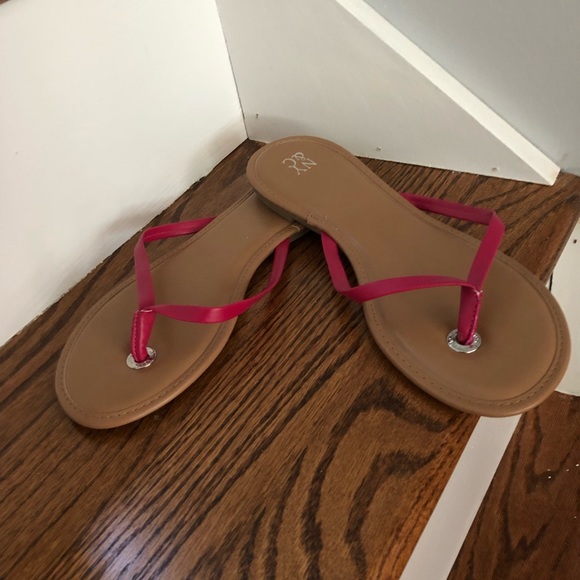 **3 FOR $12**🛍️ Ladies Thong Sandal - Picture 3 of 5